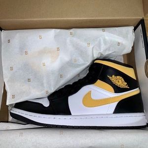 Yellow white & black 1’s